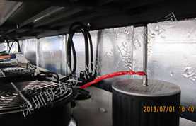 客车发动机舱1