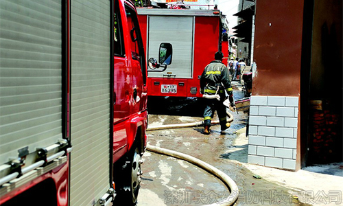 城中村消防车
